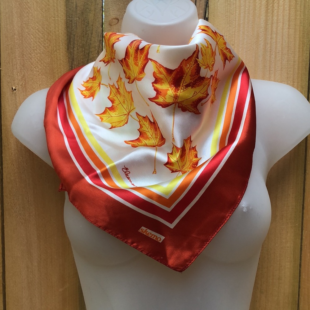 VTG  Scarf by Eleanor Paine For Skemo Canada Canadian Maple Leaves. Autumn.